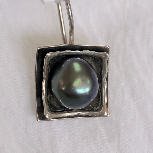 Silpada Sterling Silver Hammered Square Black Pearl Earrings Retired - Picture 4 of 10